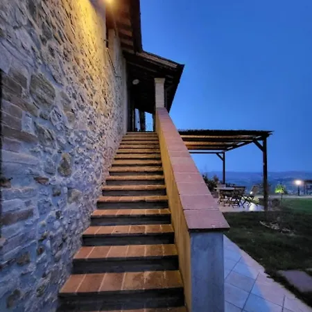 بيت خشبي Casale Mille E Notte بيرودجا