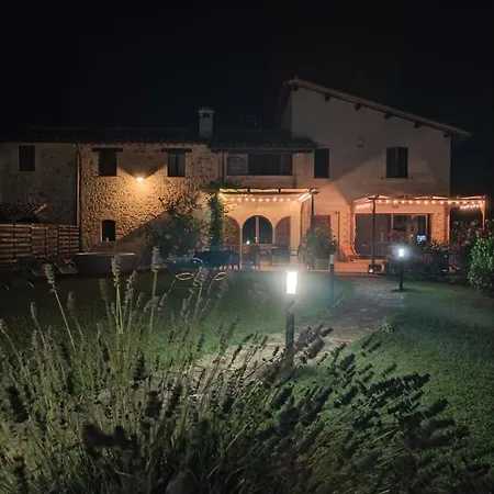 بيت خشبي Casale Mille E Notte بيرودجا