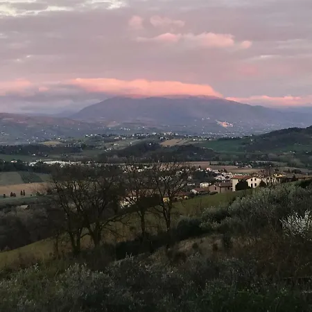 بيت خشبي Casale Mille E Notte بيرودجا