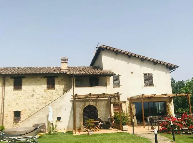 Casale Mille E Notte بيرودجا