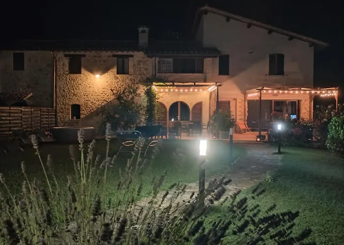 بيت خشبي Casale Mille E Notte بيرودجا